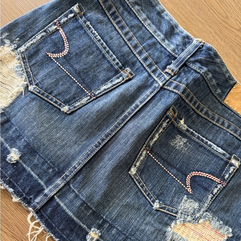 American Eagle Y2K Low Rise Denim Distressed Mini Skirt Size 0 100% Cotton - Picture 4 of 15
